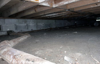 pipe running in dirt crawl space under house